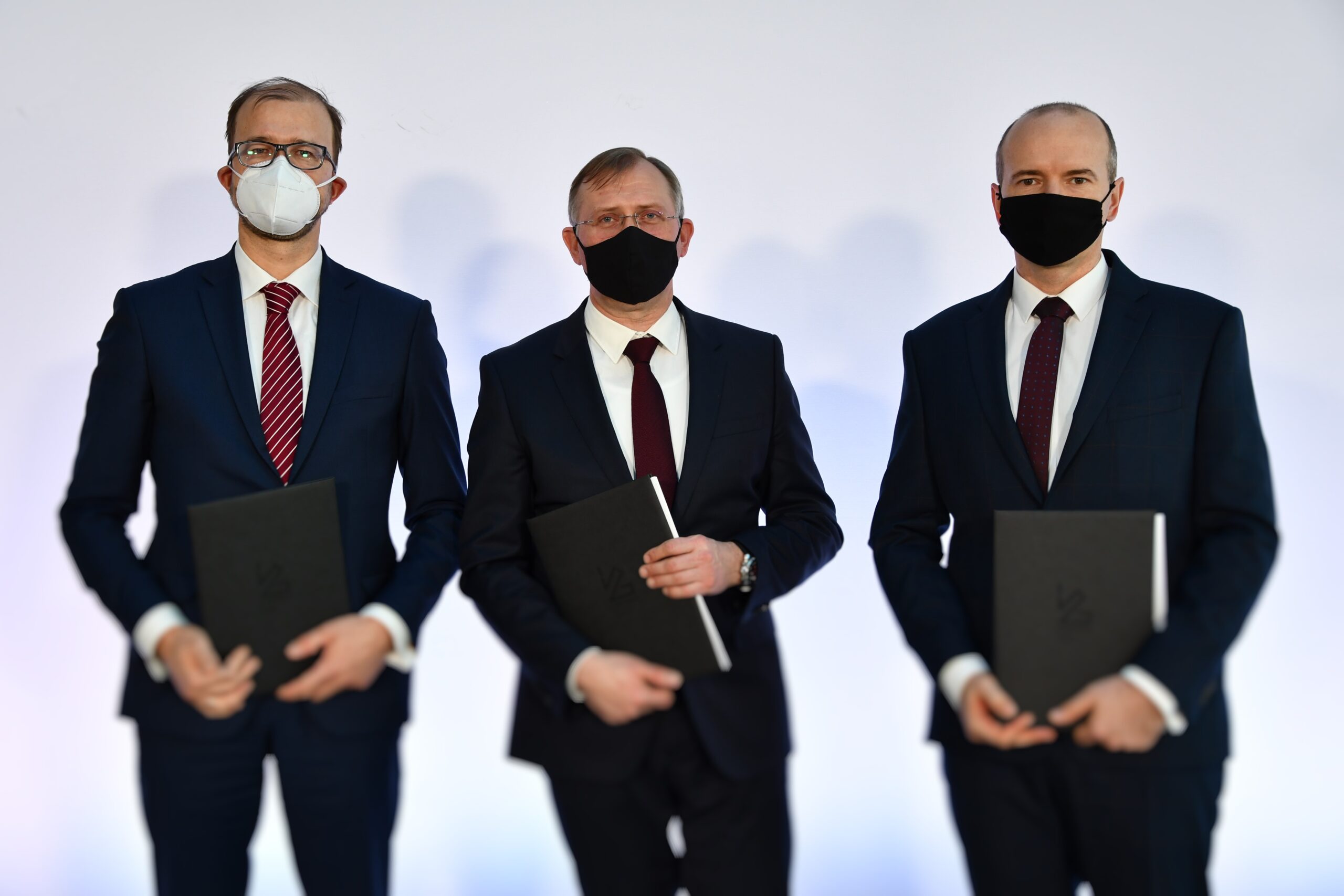 podpisanie_umowy_GE_Ł-ILOT_18. Fot - Sieć Badawcza Łukasiewicz - Instytut Lotnictwa.JPG