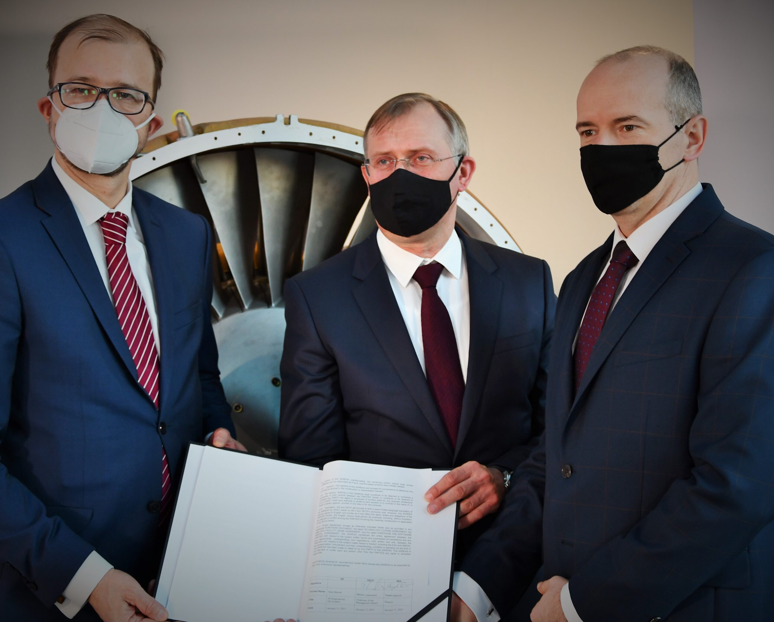 podpisanie_umowy_GE_Ł-ILOT_20. Fot - Sieć Badawcza Łukasiewicz - Instytut Lotnictwa.JPG