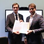 Prezes Centrum Łukasiewicz dr Hubert Cichocki i Prezes QEMETICA Kamil Majczak