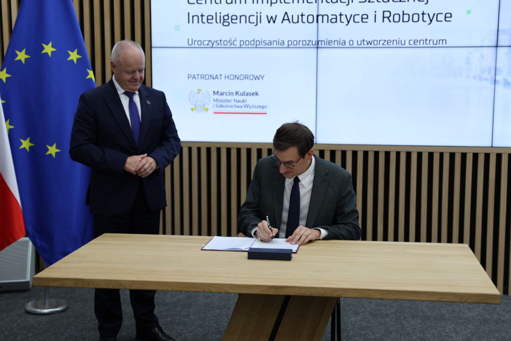 fot. 2 od l. Min. M.Gzik i prezes H.Cichocki