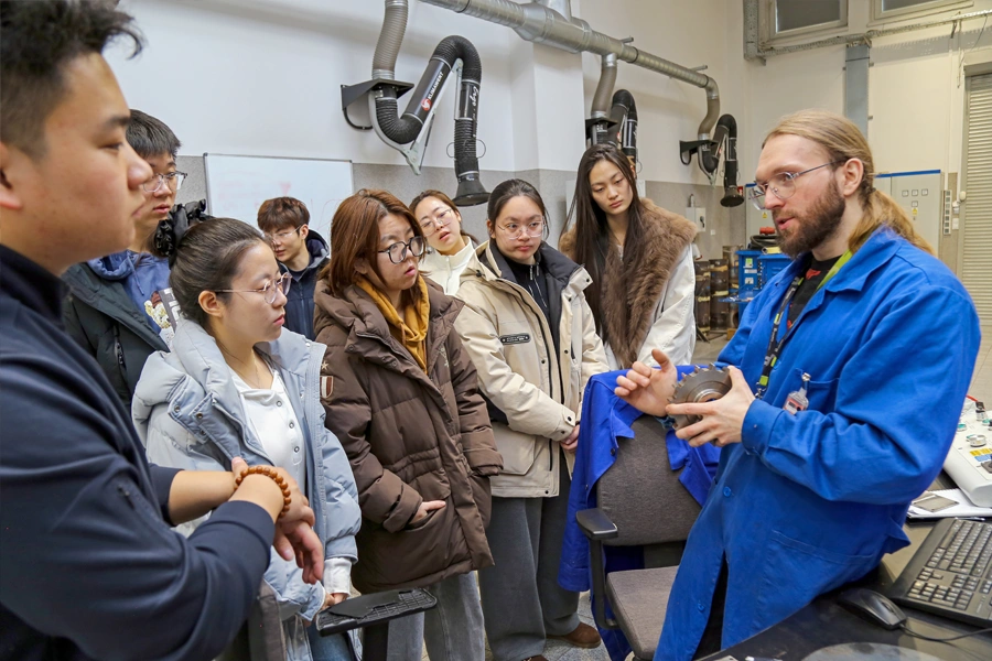 Chinese students visit Łukasiewicz – GIT laboratories