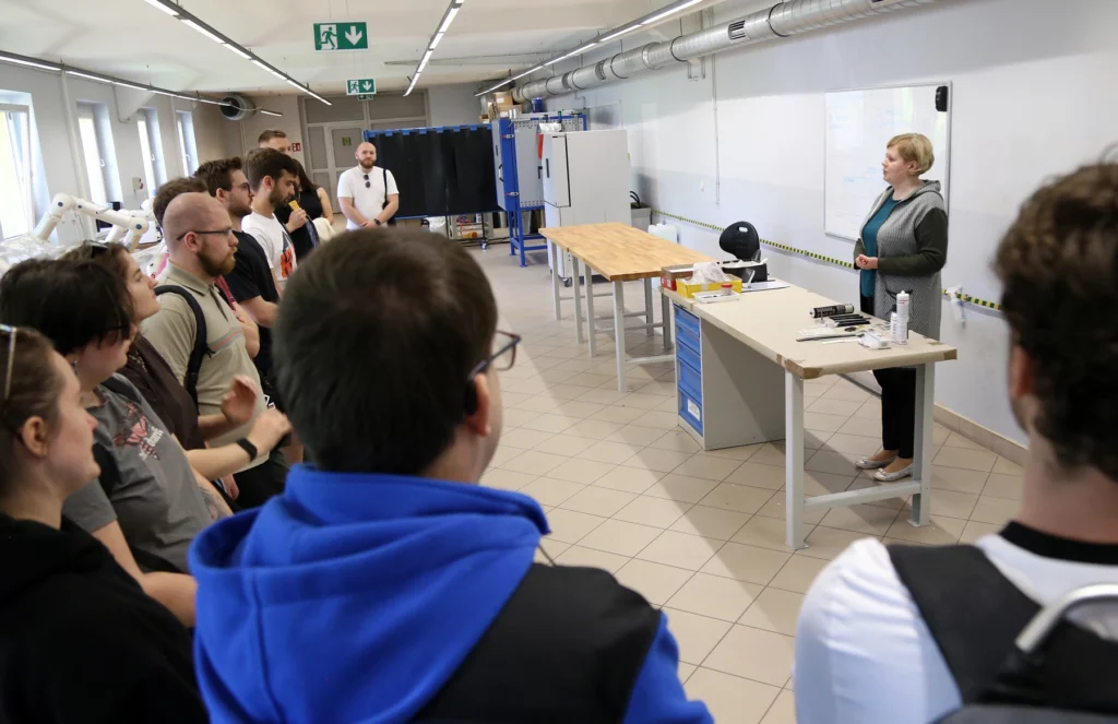 Studenci politechnik z wizytą w Łukasiewicz – GIT