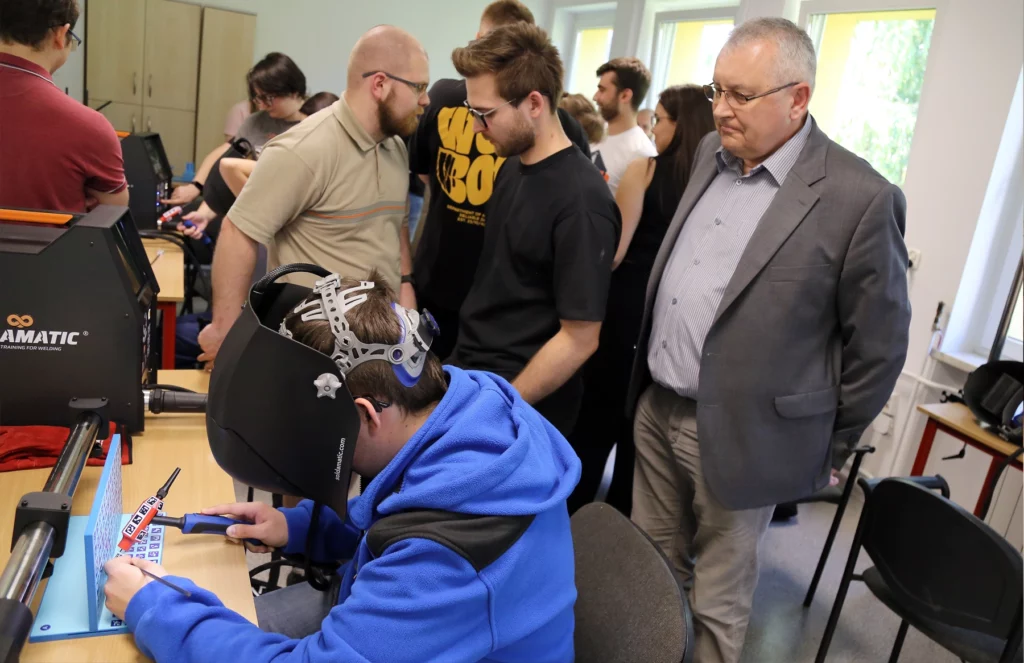 Studenci politechnik z wizytą w Łukasiewicz – GIT