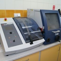 Precyzyjna przecinarka metalograficzna