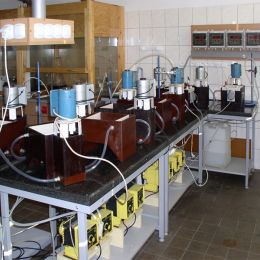 Wielkolaboratoryjna instalacja do ciągłej ekstrakcji cieczowej