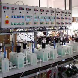 Laboratoryjna aparatura do realizacji ciągłych procesów ekstrakcji cieczowej