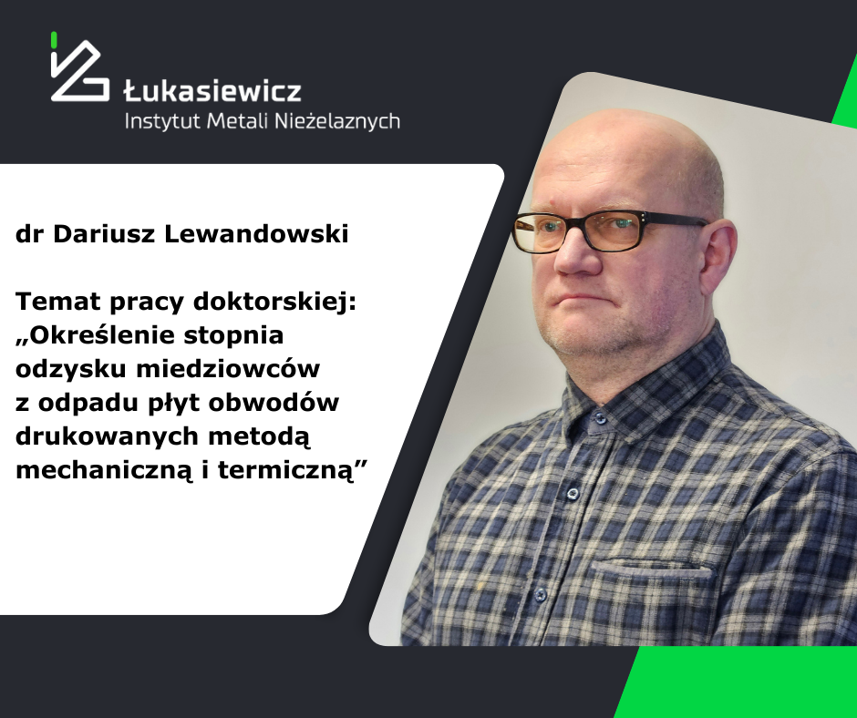 Zdjęcie Dariusza Lewandowskiego wraz z tytułem jego pracy doktorskiej