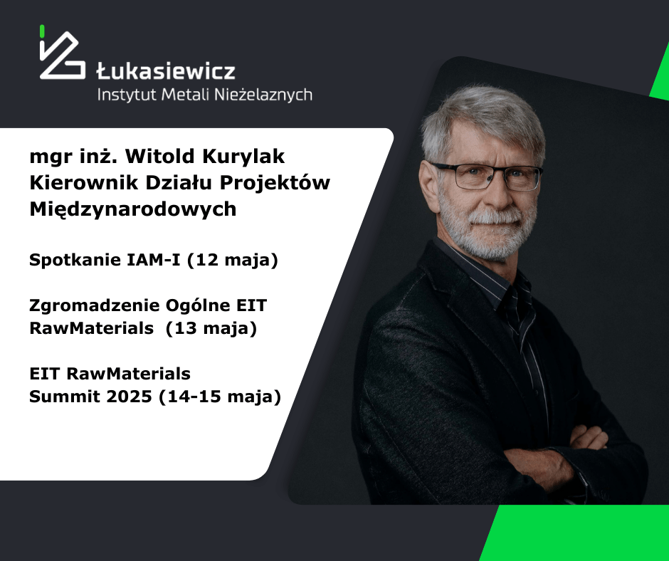 Mężczyzna w okularach i garnitrze