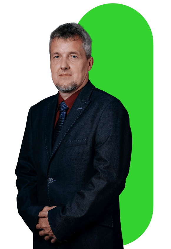 Mężczyzna w garniturze na zielonym tle