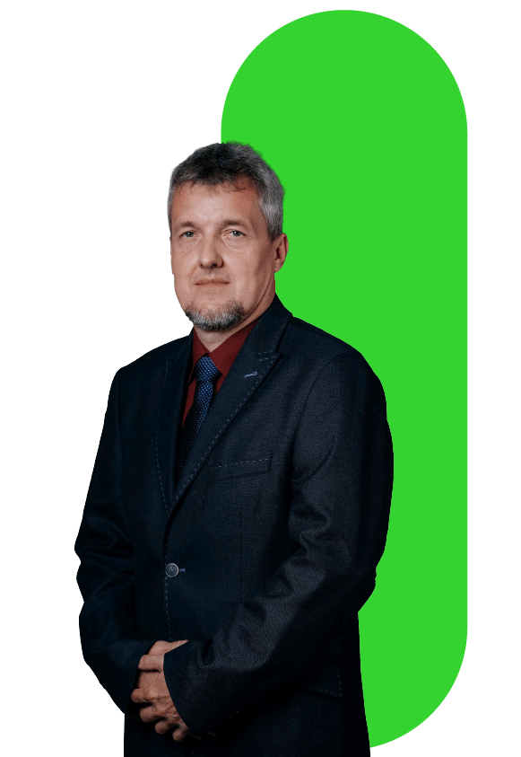 Mężczyzna w garniturze na zielonym tle