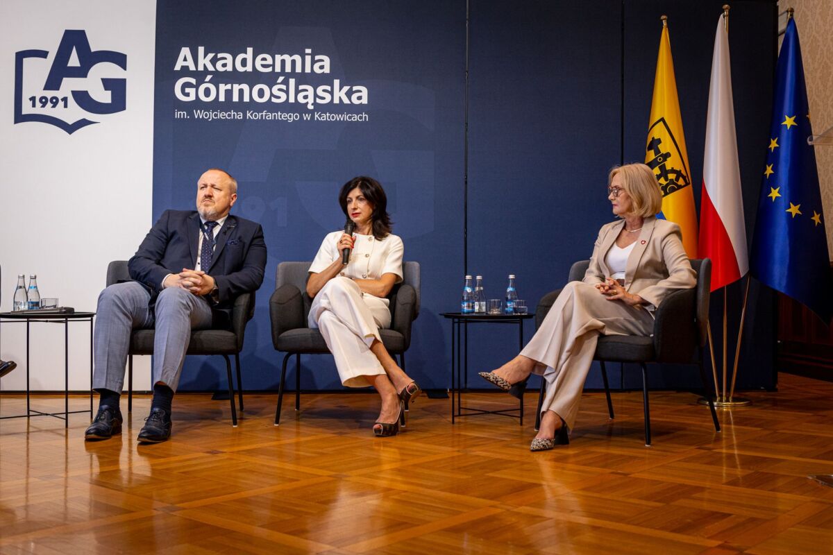 Paneliści podczas dyskusji