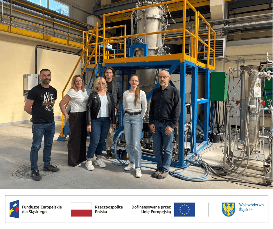 Logo Fundusze Europejskie dla Śląskiego, flaga Polski, flaga UE, godło Województwa Śląskiego oraz uczestnicy projektu: Jacek Mazur, Marcin Lis, Adriana Wrona, Anna Czech, Adrian Kukofka