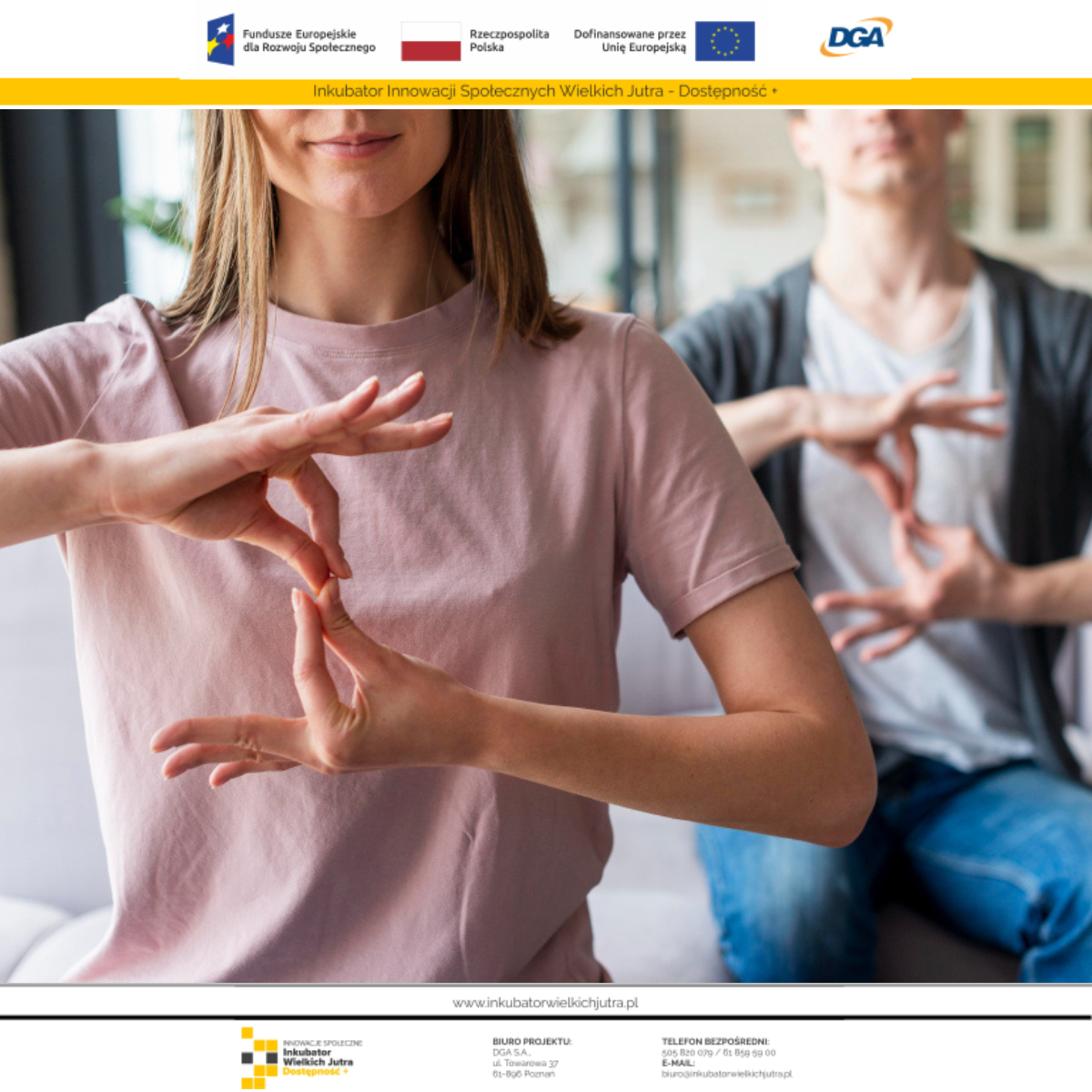 dwie osoby wykonujące gesty języka migowego