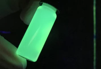 Incorporation of luminescent semiconductor nanoparticles into liquid crystal matrix