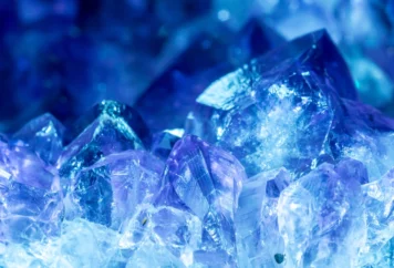 Powierzchniowa inżynieria pojedynczych kryształów bromku ołowiowego metylamoniowego platforma do zastosowań jako fluorescencyjne znaczniki bezpieczeństwa i fotodetektory