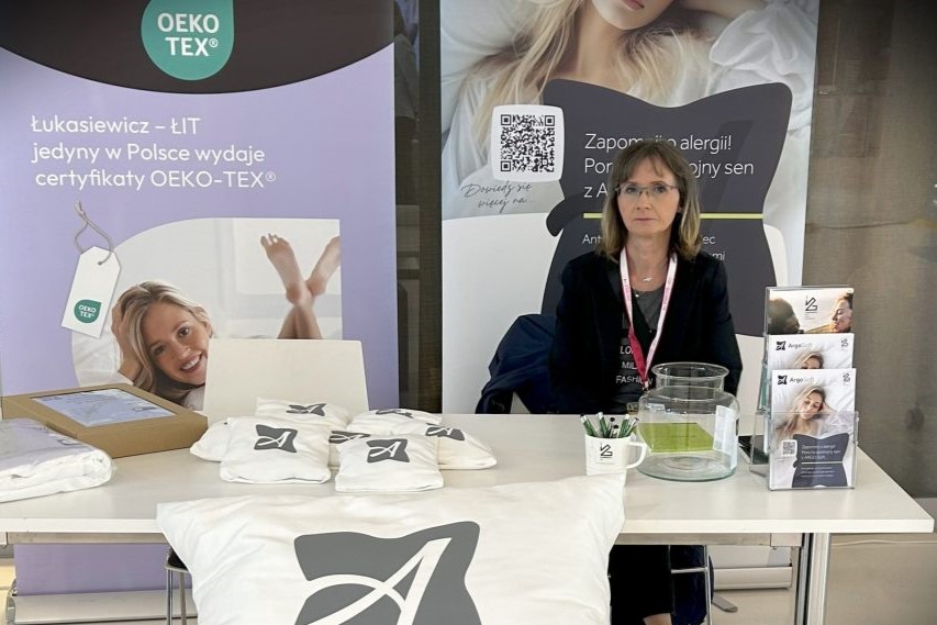 Ewa Witczak na stoisku prezentuje produkt ArgoSoft