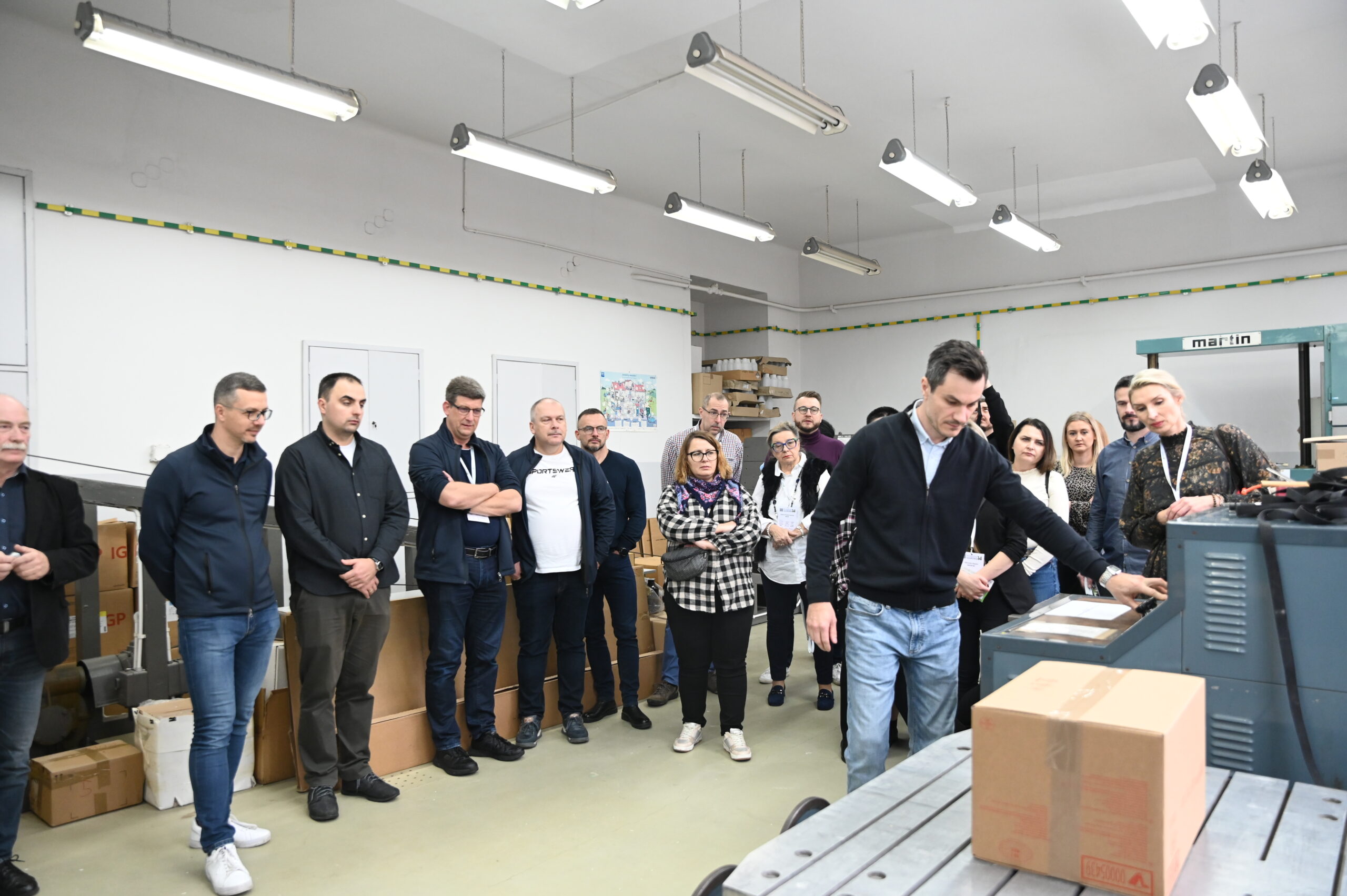 Przedstawiciele firm branży opakowaniowej zwiedzają Łódzki Instytut Technologiczny
