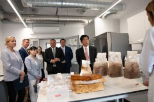 Wizyta byłego ambasadora Japonii w Łukasiewicz - ŁIT