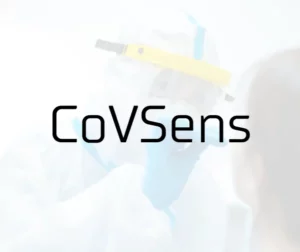 grafika z lekarzem testującym pacjenta na COVID i z napisem CoVSens